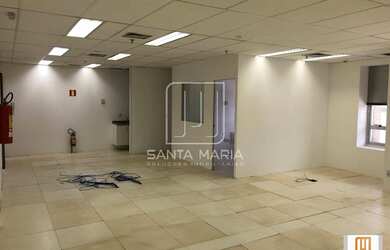 Imagem: O depósito possui 1 Vaga na garagem e 62m² de Área e está