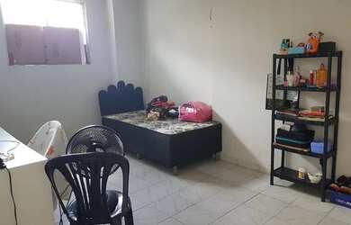 Imagem: A casa possui 3 Dormitórios, 1 Banheiro, 1 Vaga na garagem