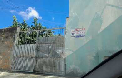 Imagem: A casa possui 5 Dormitórios, 1 Banheiro, 4 Vagas na garagem