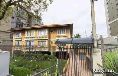 Imagem: O apartamento possui 3 Dormitórios, 1 Banheiro, 3 Vagas na