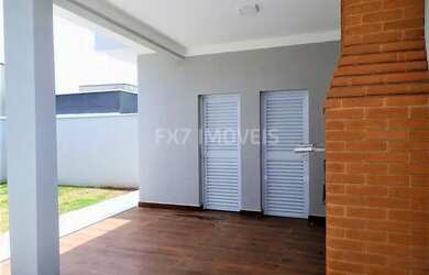 Imagem: A casa em condomínio possui 3 Dormitórios, 3 Banheiros, 2