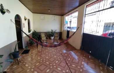 Imagem: A casa possui 3 Dormitórios, 2 Banheiros, 1 Vaga na garagem