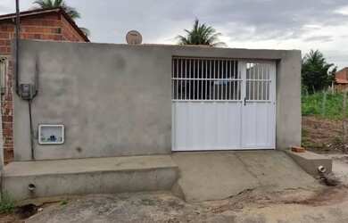 Imagem: A casa possui 2 Dormitórios, 1 Banheiro, 1 Vaga na garagem