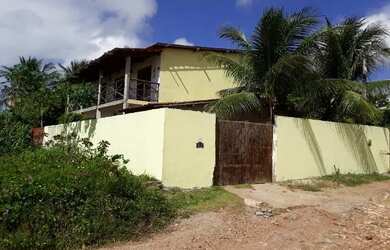 Imagem: A casa possui 4 Dormitórios, 4 Banheiros, 4 Vagas na garagem