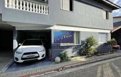 Imagem: A casa possui 3 Dormitórios, 1 Banheiro, 1 Vaga na garagem