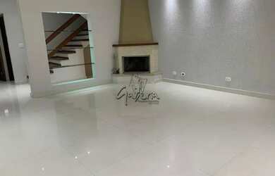 Imagem: A casa possui 3 Dormitórios, 4 Banheiros, 5 Vagas na garagem