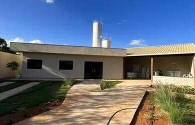 Imagem: A casa em condomínio possui 2 Dormitórios, 2 Banheiros, 120m²