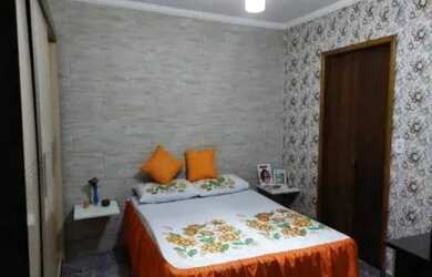 Imagem: A casa possui 1 Dormitório, 1 Banheiro, 1 Vaga na garagem