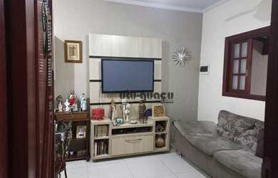 Imagem: A casa possui 2 Dormitórios, 2 Banheiros, 2 Vagas na garagem