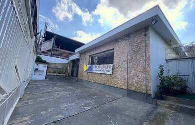 Imagem: O depósito possui 4 Vagas na garagem, 300m² de Área e está