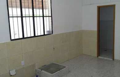 Imagem: A casa possui 2 Dormitórios, 2 Banheiros e 180m² de Área