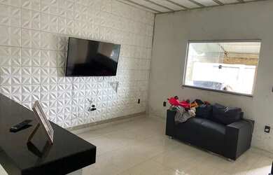 Imagem: A casa possui 2 Dormitórios, 1 Banheiro, 1 Vaga na garagem