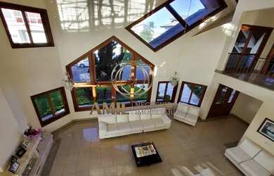 Imagem: A casa possui 5 Dormitórios, 5 Banheiros, 5 Vagas na garagem