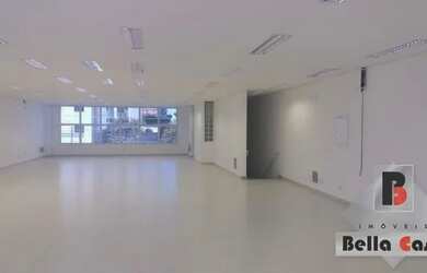 Imagem: O depósito possui 4 Vagas na garagem, 620m² de Área e está