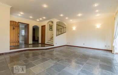 Imagem: A casa para alugar possui 3 Dormitórios, 4 Banheiros, 5 Vagas