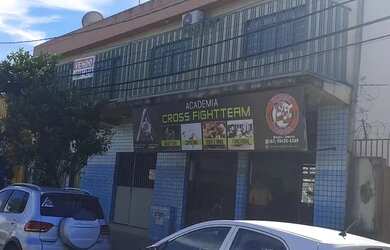 Imagem: A casa possui 5 Dormitórios, 3 Banheiros, 4 Vagas na garagem