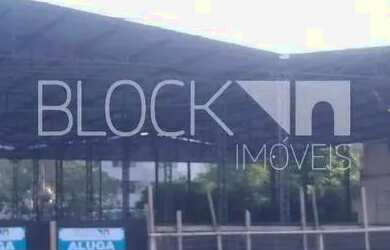 Imagem: O depósito possui 5 Vagas na garagem e 1200m² de Área e está