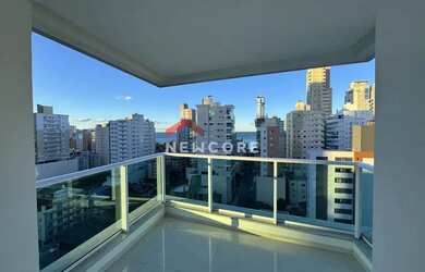 Imagem: O apartamento possui 4 Dormitórios, 3 Banheiros, 3 Vagas na