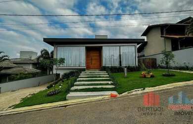 Imagem: A casa possui 3 Dormitórios, 5 Banheiros, 4 Vagas na garagem