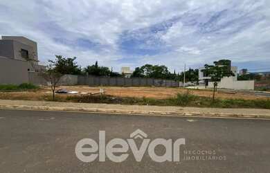 Imagem: O terreno possui 340m² de Área e está localizado em Ibituruna