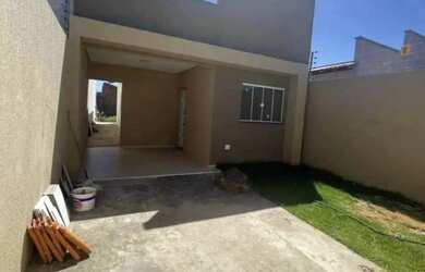 Imagem: A casa possui 2 Dormitórios, 2 Banheiros e 2 Vagas na garagem