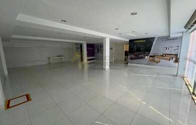 Imagem: O depósito possui 5 Vagas na garagem, 375m² de Área e está