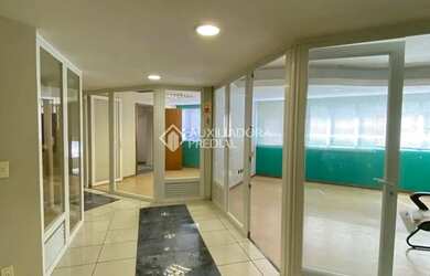 Imagem: O depósito possui 255m² de Área e está localizado em Tarumã