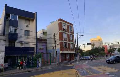 Imagem 2: 01 dormitório, na João Alfredo, Cidade Baixa, com 36 m2, 01 lance de escada