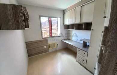 Imagem 12: Espaçoso apartamento com 2 quartos e varanda no Colina de Laranjeiras...