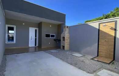 Imagem: A casa possui 2 Dormitórios, 1 Banheiro, 2 Vagas na garagem