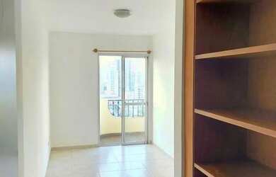 Imagem: O apartamento possui 1 Dormitório, 1 Banheiro, 1 Vaga na garagem