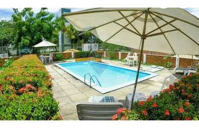 Imagem: A casa possui 4 Dormitórios, 3 Banheiros, 2 Vagas na garagem