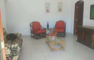 Imagem: A casa possui 2 Dormitórios, Acomodam 13 pessoas, 2 Vagas na