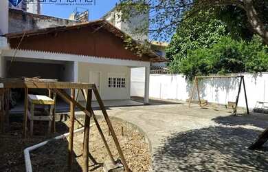 Imagem: A casa possui 3 Dormitórios, 2 Banheiros, 4 Vagas na garagem