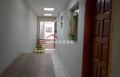 Imagem: A casa possui 2 Dormitórios, 2 Banheiros, 2 Vagas na garagem