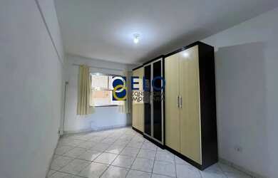 Imagem: O apartamento possui 1 Dormitório, 1 Banheiro, 1 Vaga na garagem