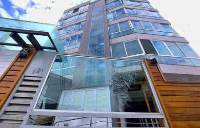 Imagem: O apartamento possui 2 Dormitórios, 1 Banheiro, 1 Vaga na garagem