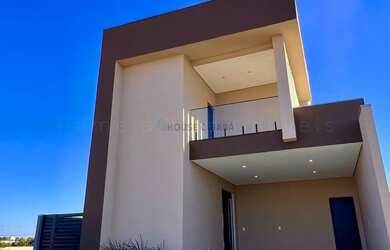 Imagem: A casa em condomínio possui 3 Dormitórios, 2 Banheiros, 4