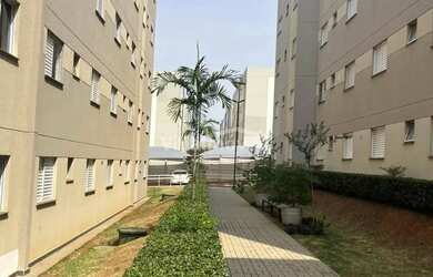 Imagem: O apartamento possui 2 Dormitórios, 1 Banheiro, 1 Vaga na garagem