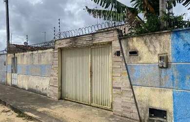 Imagem: A casa possui 2 Dormitórios, 1 Banheiro, 1 Vaga na garagem