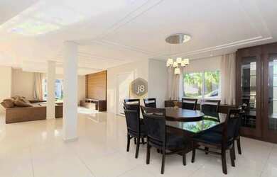 Imagem: A casa em condomínio possui 4 Dormitórios, 5 Banheiros, 4