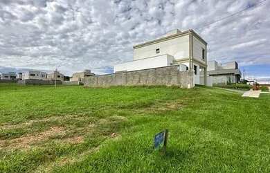 Imagem: O terreno possui 300m² de Área e está localizado em Jardins