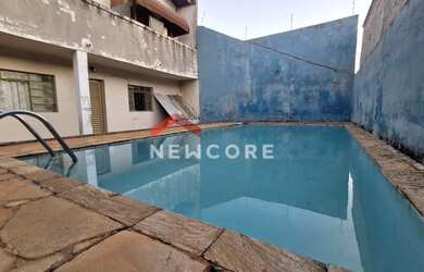 Imagem: A casa possui 5 Dormitórios, 2 Banheiros, 2 Vagas na garagem