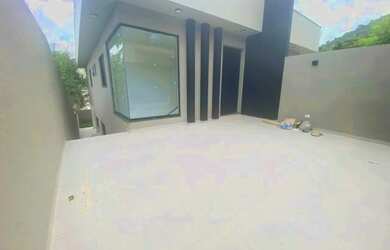 Imagem: A casa possui 3 Dormitórios, 3 Banheiros, 2 Vagas na garagem