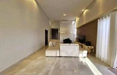 Imagem: A casa possui 3 Dormitórios, 5 Banheiros, 2 Vagas na garagem