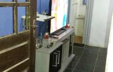 Imagem: A casa possui 2 Dormitórios, 1 Banheiro, 1 Vaga na garagem