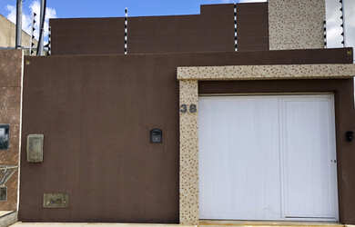 Imagem: A casa possui 3 Dormitórios, 3 Banheiros, 1 Vaga na garagem