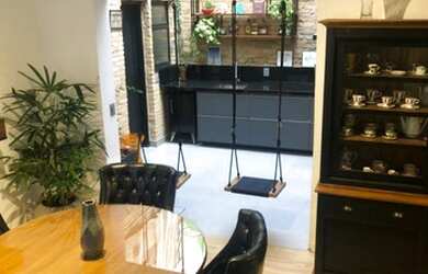 Imagem: A casa possui 3 Dormitórios, 2 Banheiros, 1 Vaga na garagem