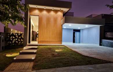 Imagem: A casa em condomínio possui 3 Dormitórios, 4 Banheiros, 3