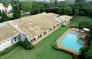 Imagem: A casa em condomínio possui 5 Dormitórios, 5 Banheiros, 2